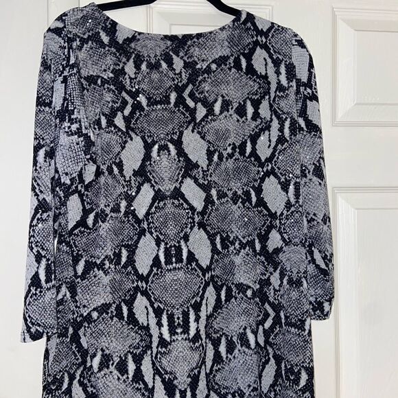 3/4 sleeve snakeskin pattern oversized blouse - Picture 2 of 4